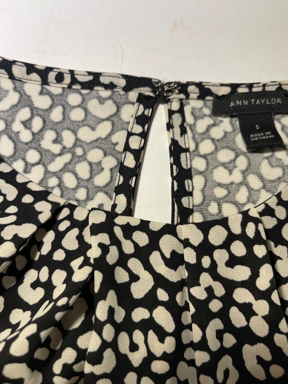 Ann Taylor Black and Cream Printed Long Sleeve Blouse - Picture 4 of 7